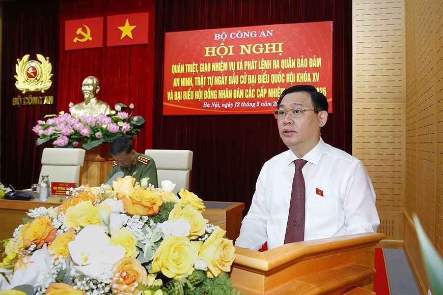 Presidente parlamentario de Vietnam participa en conferencia para garantizar seguridad de elecciones hinh anh 2