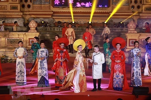 Semana del Ao Dai: Honran al traje tradicional de Vietnam hinh anh 18