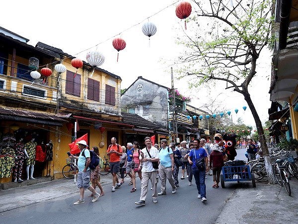 Etrangers bloques a Hoi An: des ambassadeurs de bonne volonte du tourisme hinh anh 3