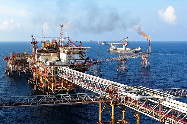 Fitch Ratings revise la perspective de PetroVietnam a “positive” hinh anh 1