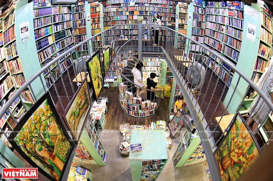 Самыи старыи книжныи магазин в Ханое hinh anh 2