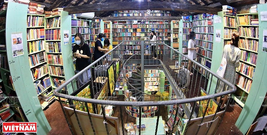 Самыи старыи книжныи магазин в Ханое hinh anh 3