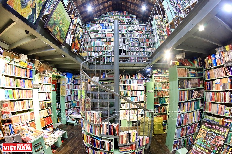Самыи старыи книжныи магазин в Ханое hinh anh 6