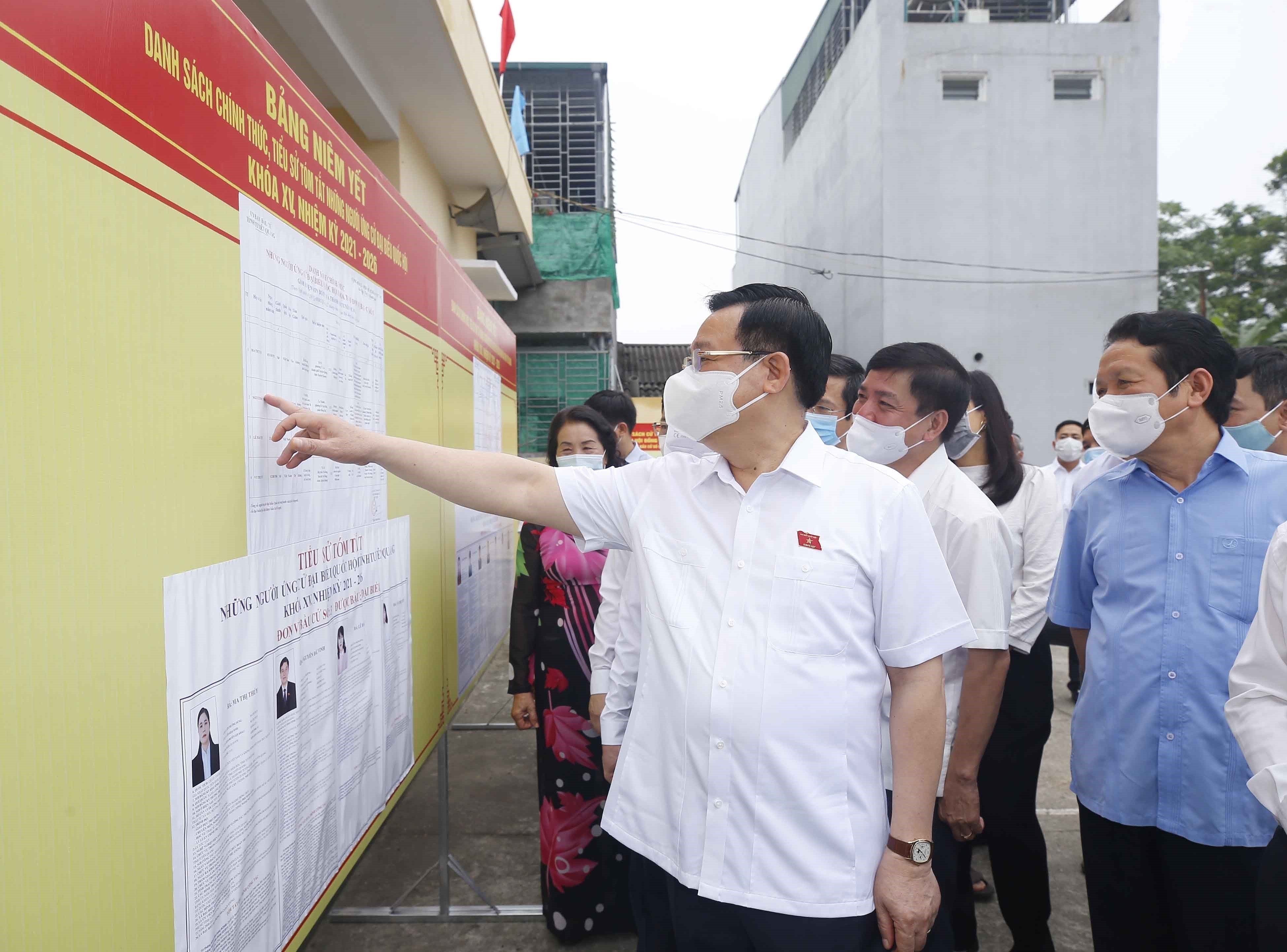 Председатель НС проверяет подготовку к выборам в провинции Туенкуанг hinh anh 3