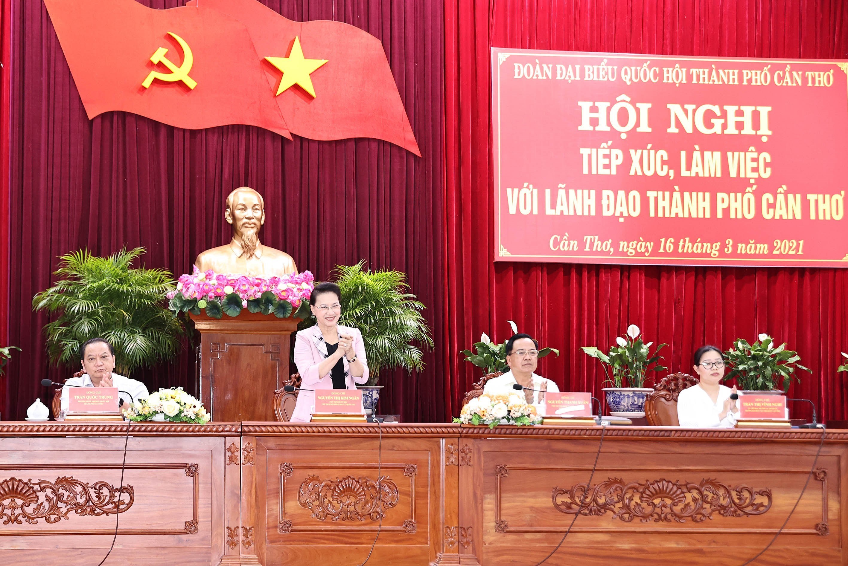 Председатель Национального собрания Нгуен Тхи Ким Нган совершила рабочии визит в город Кантхо hinh anh 1