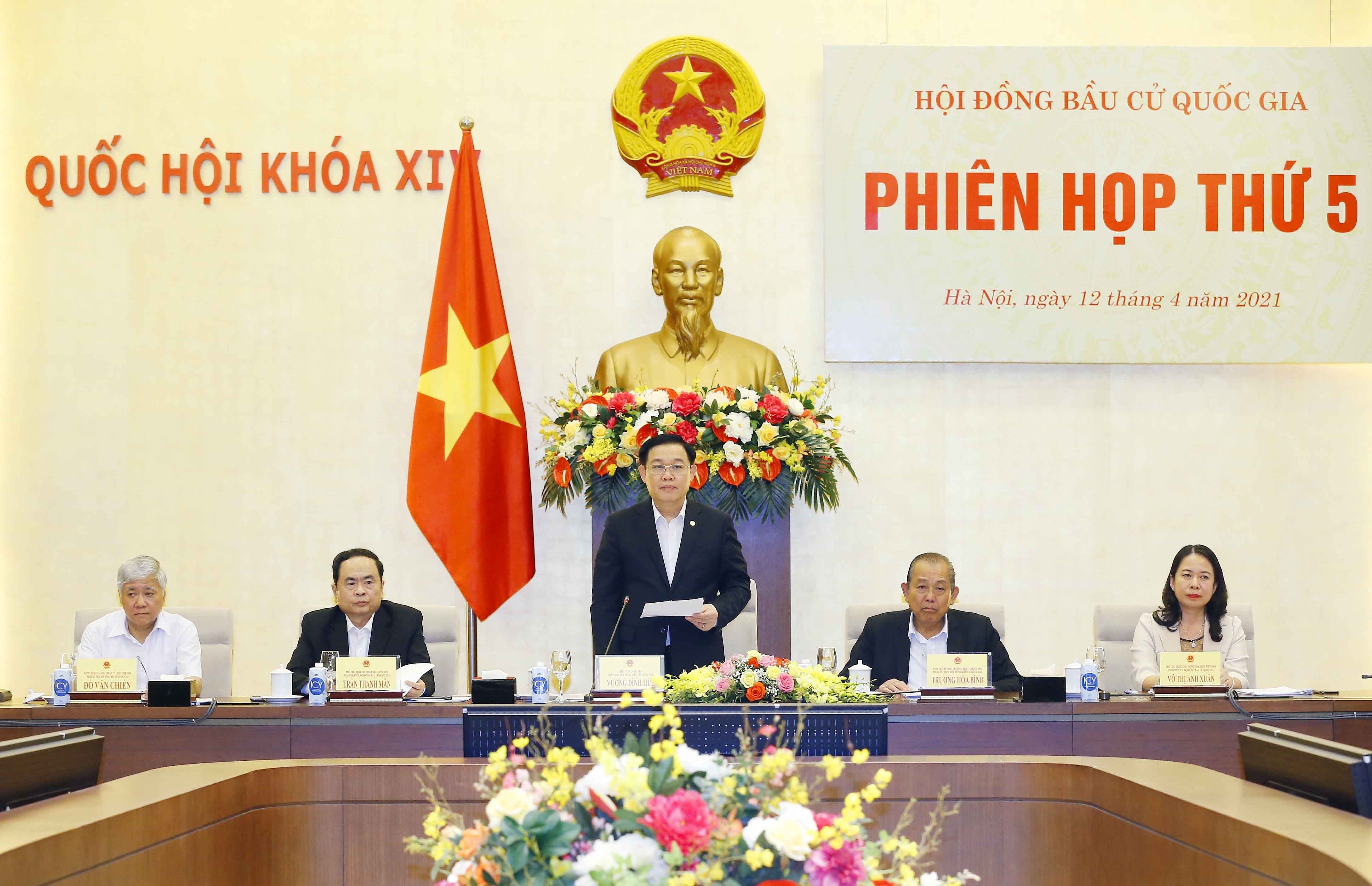 Председатель НС председательствует на пятом заседании Национального избирательного комитета hinh anh 1