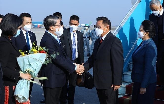 Председатель Национального собрания Лаоса Саисомфон Фомвихан прибыл с официальным визитом во Вьетнам hinh anh 1