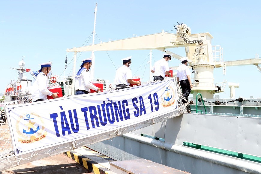 Бариа-Вунгтау проводит досрочное голосование для офицеров и солдат на морскои платформе hinh anh 2