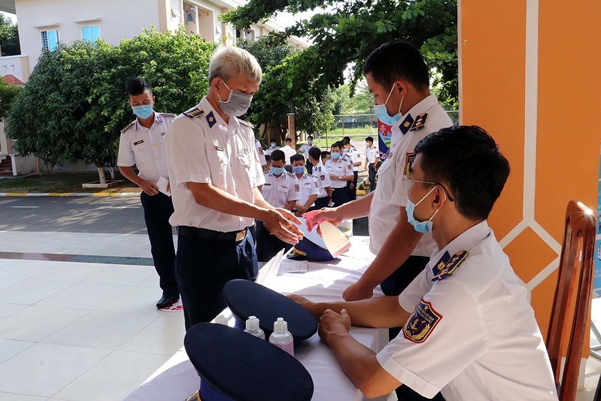 Бариа-Вунгтау проводит досрочное голосование для офицеров и солдат на морскои платформе hinh anh 3
